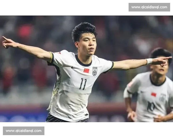 王钰栋挂帅国足东亚杯首秀,00 后新星挑大梁 王钰栋挂帅国足东亚杯首秀,00 后新星挑大梁