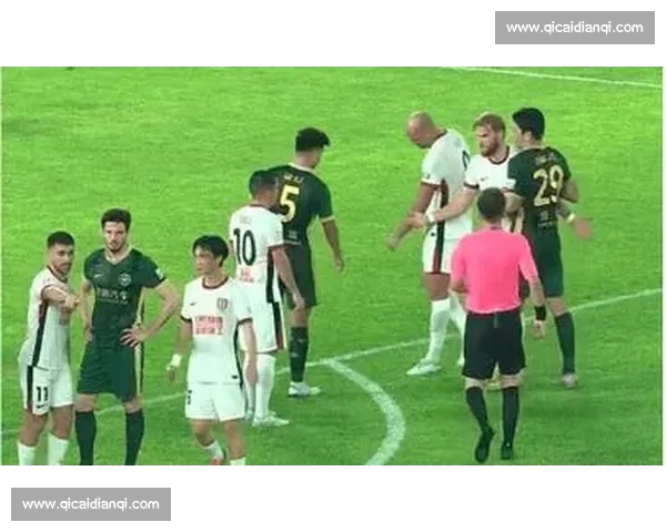 4-1 逆转登顶!成都蓉城 30 分钟狂轰 3 球打懵海港 4-1 逆转登顶!成都蓉城 30 分钟狂轰 3 球打懵海港